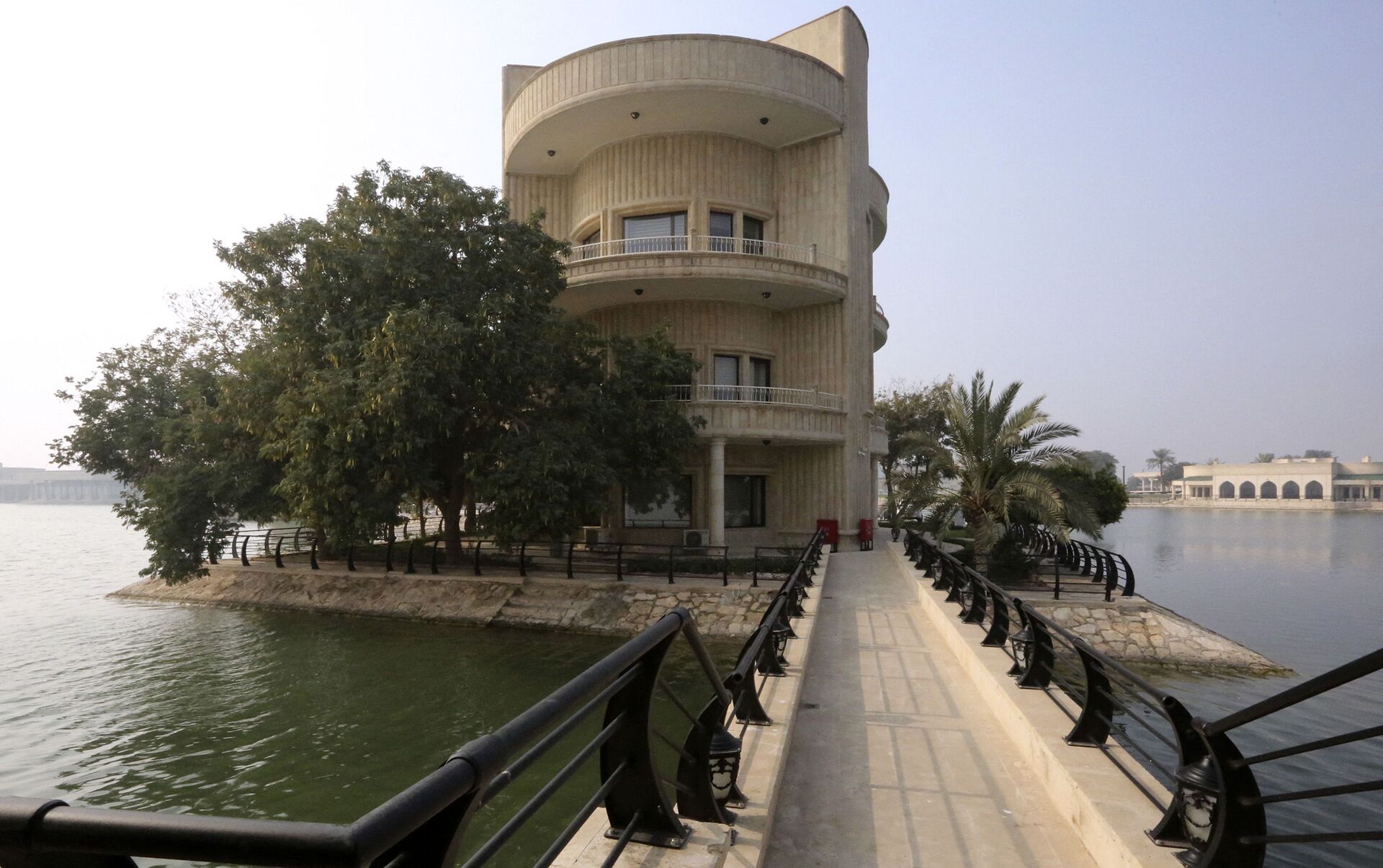 صورة تظهر أحد مجمعات قصور الرئيس العراقي السابق صدام حسين بالقرب من مطار بغداد الدولي، العراق 12 يناير 2022. - سبوتنيك عربي, 1920, 03.02.2022