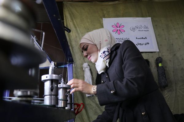 شابة سورية تحول مشروع تخرجها إلى مصنع صغير - سبوتنيك عربي