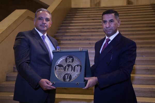 لبنان يسلم العراق رسميا 337 قطعة أثرية  - سبوتنيك عربي