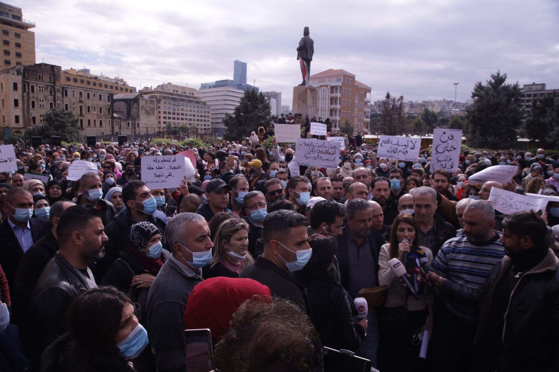 الأساتذة المتعاقدون في التعليم الرسمي اللبناني في الشارع نريد حقوقنا - سبوتنيك عربي, 1920, 07.02.2022