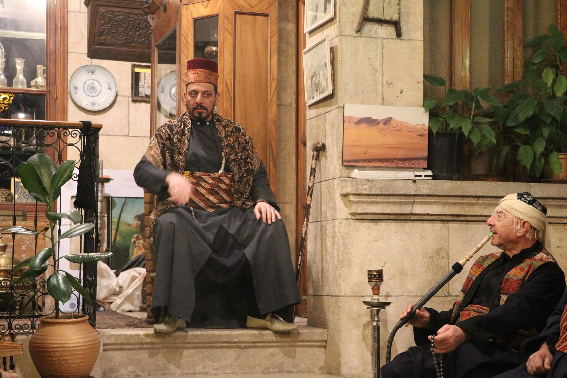 العكيد الحكواتي، غزوان بوسطه جي، في حي الجلوم في مدينة حلب القديمة، سوريا العكيد الحكواتي، غزوان بوسطه جي، في حي الجلوم في مدينة حلب القديمة، سوريا - سبوتنيك عربي, 1920, 08.02.2022