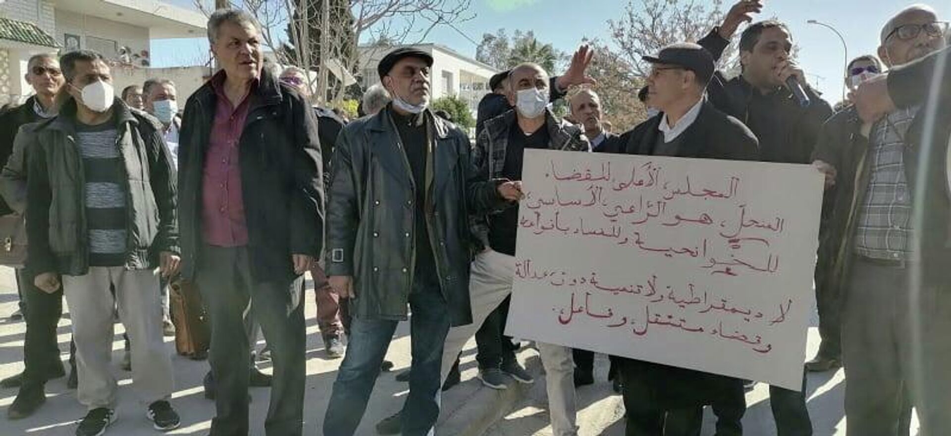 تونس.. هيئة الدفاع عن بلعيد والبراهمي تحتج أمام مقر المجلس الأعلى للقضاء تونس.. هيئة الدفاع عن بلعيد والبراهمي تحتج أمام مقر المجلس الأعلى للقضاء - سبوتنيك عربي, 1920, 10.02.2022