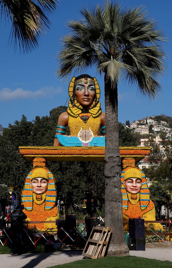  تمثال مصنوع من الليمون والبرتقال يُدعى "أيدا"، خلال مهرجان الليمون الـ 88 بعنوان "الأوبرا والرقص" في مينتون، فرنسا، 10 فبراير 2022. - سبوتنيك عربي