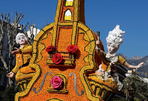 تمثال مصنوع من الليمون والبرتقال يُدعى "أيدا"، خلال مهرجان الليمون الـ 88 بعنوان "الأوبرا والرقص" في مينتون، فرنسا، 10 فبراير 2022. - سبوتنيك عربي