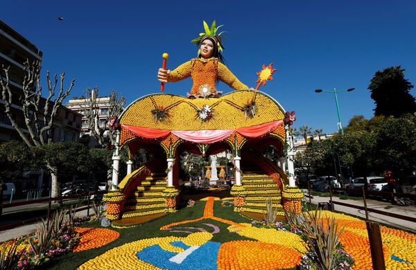 تمثال مصنوع من الليمون والبرتقال يُدعى "أيدا"، خلال مهرجان الليمون الـ 88 بعنوان "الأوبرا والرقص" في مينتون، فرنسا، 10 فبراير 2022. - سبوتنيك عربي