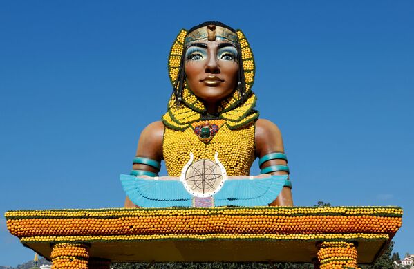 تمثال مصنوع من الليمون والبرتقال يُدعى "أيدا"، خلال مهرجان الليمون الـ 88 بعنوان "الأوبرا والرقص" في مينتون، فرنسا، 10 فبراير 2022. - سبوتنيك عربي