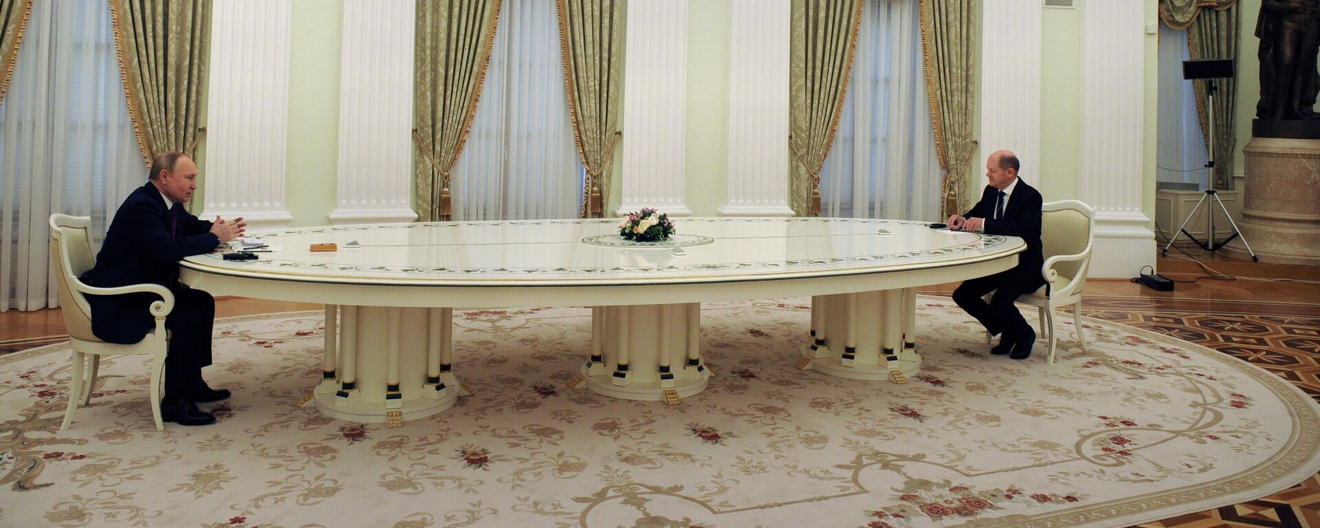 محادثات الرئيس الروسي فلاديمير بوتين مع مستشار ألمانيا أولاف شولتز  في موسكو، روسيا 15 فبراير 2022
 - سبوتنيك عربي, 1920, 01.04.2022