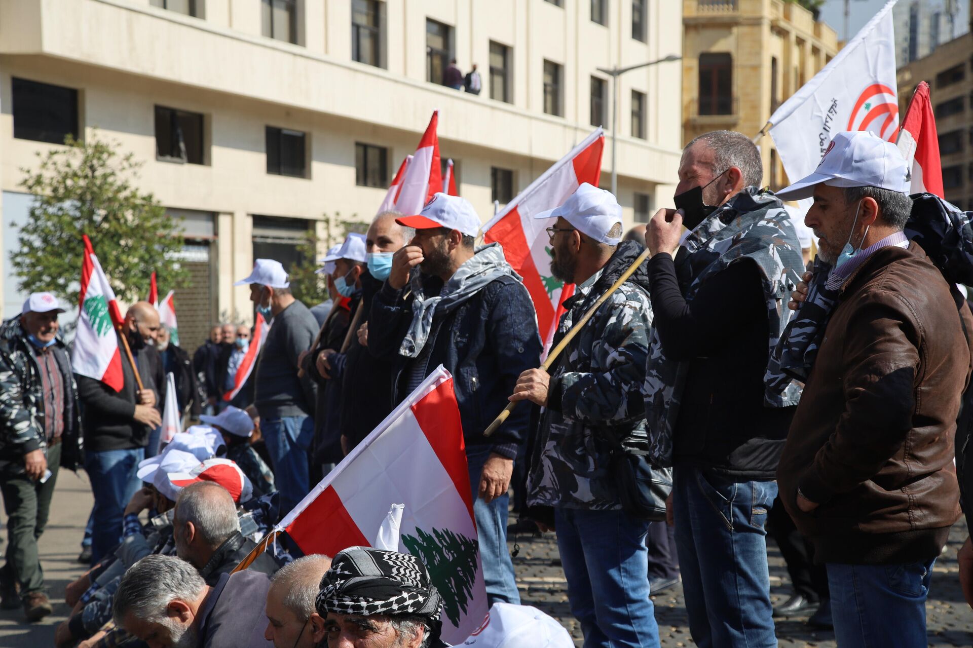 تظاهرة مركزية لمتقاعدي قوى الأمن الداخلي اللبناني فرضتم علينا معركة ونحن لها، في بيروت تظاهرة مركزية لمتقاعدي قوى الأمن الداخلي اللبناني فرضتم علينا معركة ونحن لها، في بيروت - سبوتنيك عربي, 1920, 16.02.2022