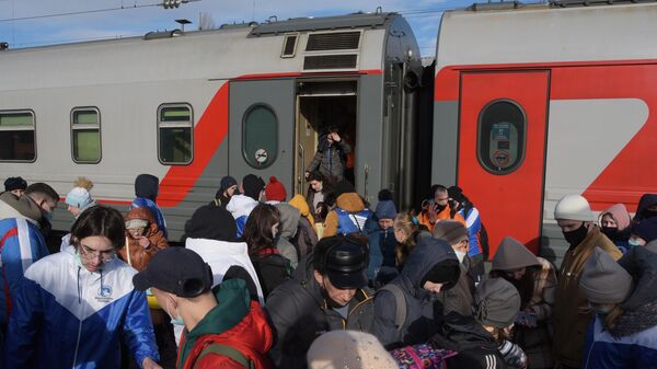 وصول اللاجئين من دونباس إلى منطقة فورونيج - سبوتنيك عربي