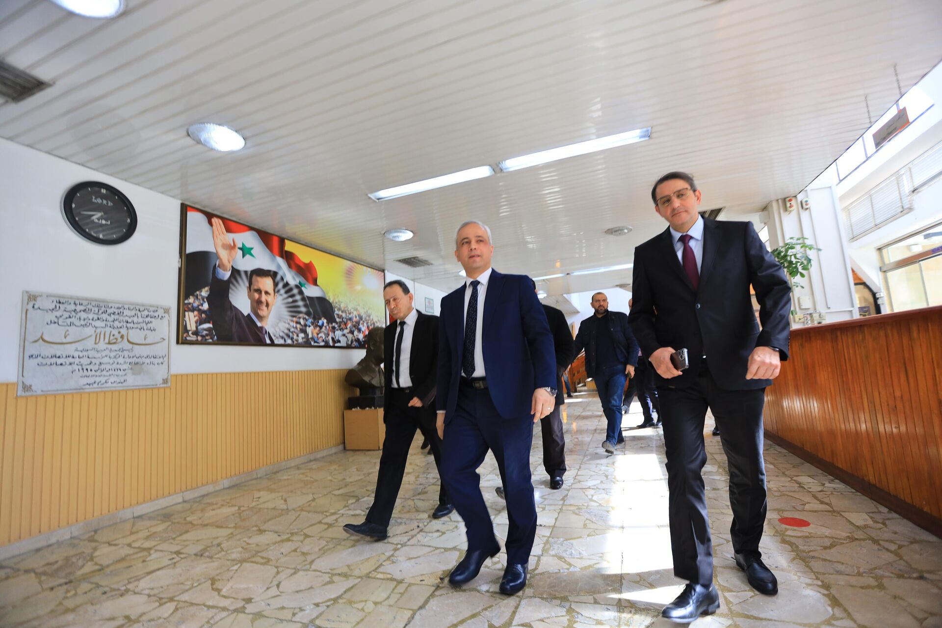 مؤتمر صحفي عقده وزير الاتصال والتقانة السوري المهندس إياد الخطيب ومدير عام الهيئة الناظمة للاتصالات المهندس منهل جنيدي اليوم في مبنى وزارة الاتصالات والتقانة بحضور ممثلي وسائل الإعلام المحلية والدولية مؤتمر صحفي عقده وزير الاتصال والتقانة السوري المهندس إياد الخطيب ومدير عام الهيئة الناظمة للاتصالات المهندس منهل جنيدي اليوم في مبنى وزارة الاتصالات والتقانة بحضور ممثلي وسائل الإعلام المحلية والدولية - سبوتنيك عربي, 1920, 21.02.2022