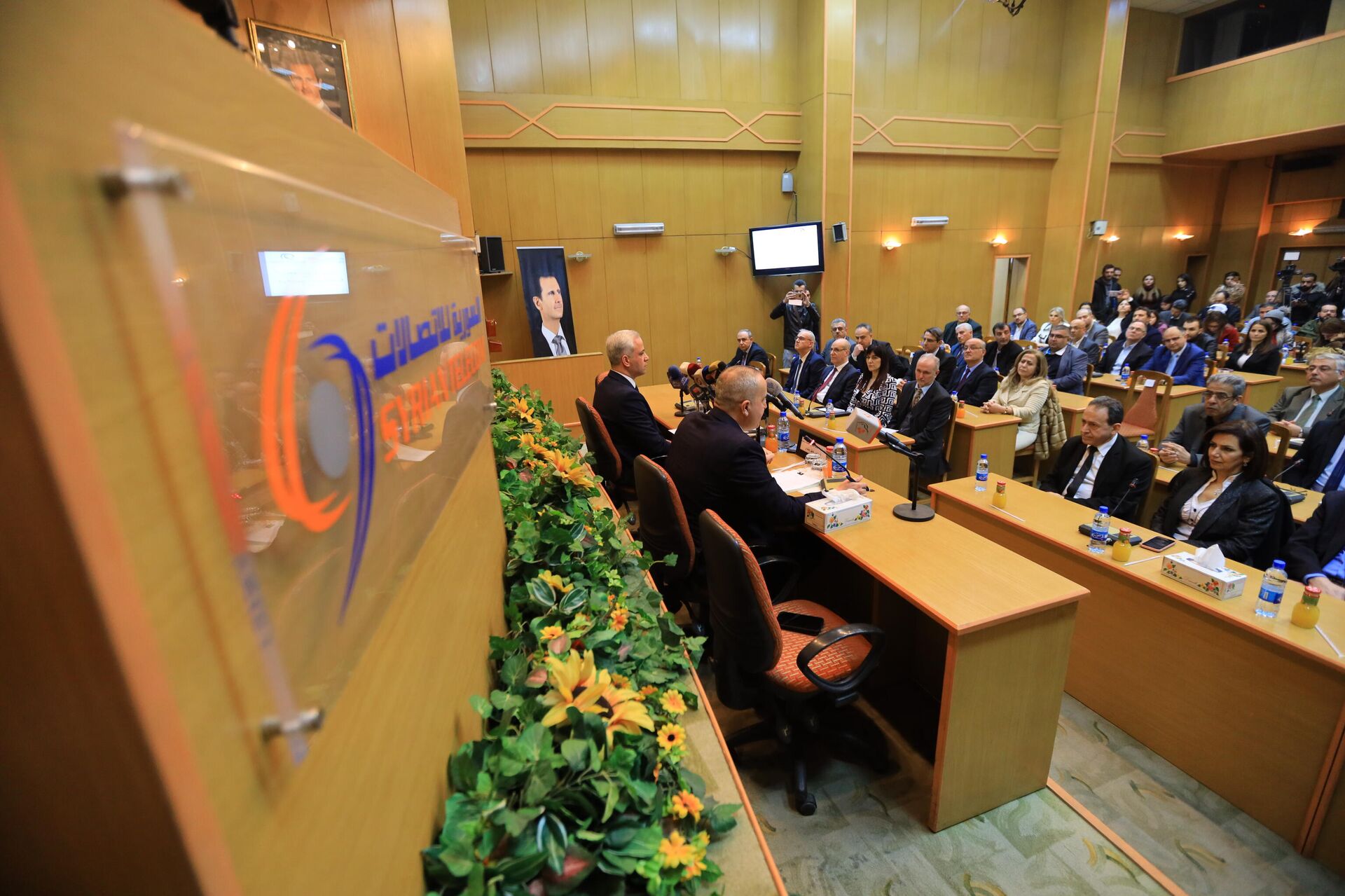 مؤتمر صحفي عقده وزير الاتصال والتقانة السوري المهندس إياد الخطيب ومدير عام الهيئة الناظمة للاتصالات المهندس منهل جنيدي اليوم في مبنى وزارة الاتصالات والتقانة بحضور ممثلي وسائل الإعلام المحلية والدولية مؤتمر صحفي عقده وزير الاتصال والتقانة السوري المهندس إياد الخطيب ومدير عام الهيئة الناظمة للاتصالات المهندس منهل جنيدي اليوم في مبنى وزارة الاتصالات والتقانة بحضور ممثلي وسائل الإعلام المحلية والدولية - سبوتنيك عربي, 1920, 21.02.2022