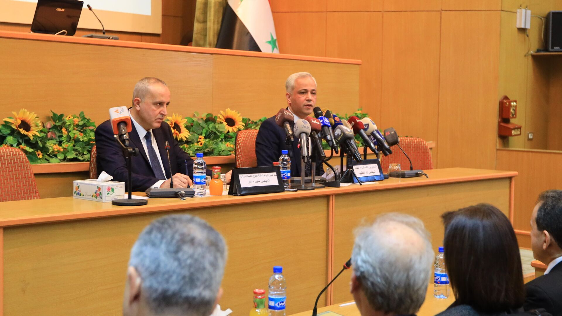 مؤتمر صحفي عقده وزير الاتصال والتقانة السوري المهندس إياد الخطيب ومدير عام الهيئة الناظمة للاتصالات المهندس منهل جنيدي اليوم في مبنى وزارة الاتصالات والتقانة بحضور ممثلي وسائل الإعلام المحلية والدولية مؤتمر صحفي عقده وزير الاتصال والتقانة السوري المهندس إياد الخطيب ومدير عام الهيئة الناظمة للاتصالات المهندس منهل جنيدي اليوم في مبنى وزارة الاتصالات والتقانة بحضور ممثلي وسائل الإعلام المحلية والدولية - سبوتنيك عربي, 1920, 21.02.2022