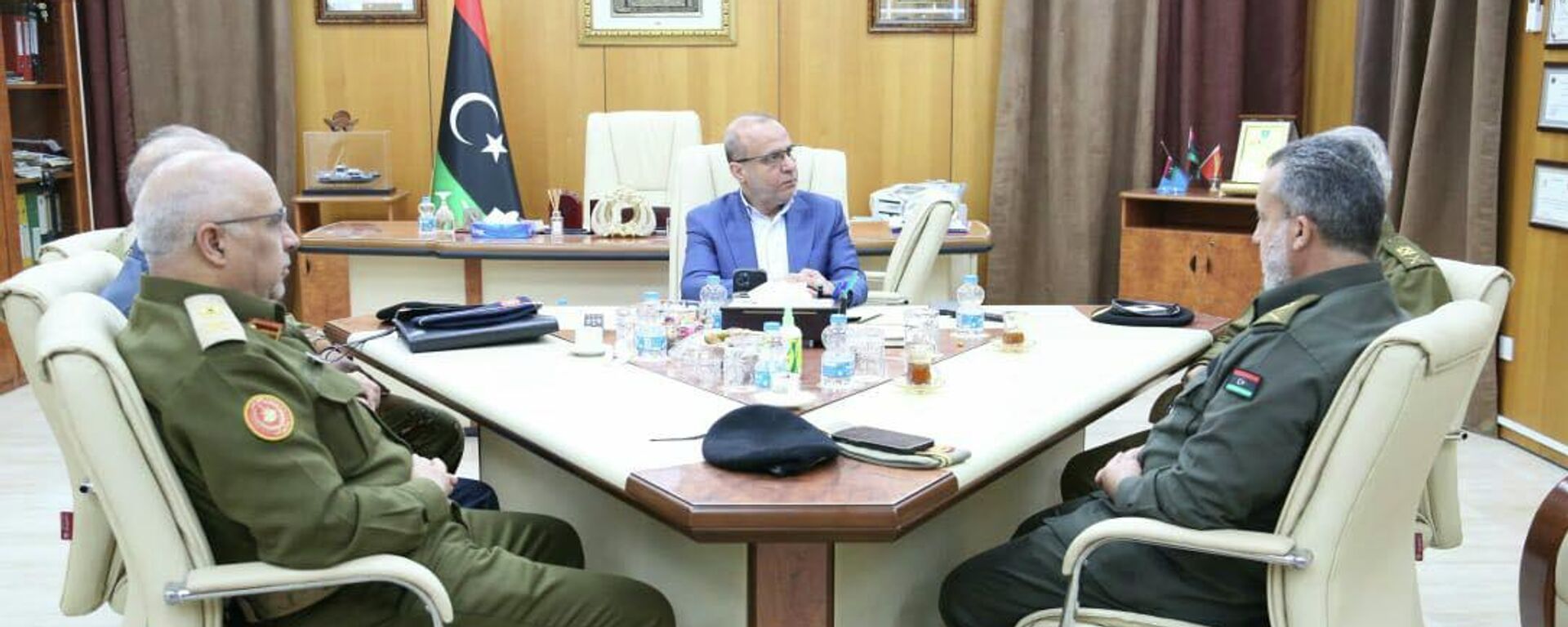 عبد الله اللافي نائب رئيس المجلس الرئاسي الليبي يجتمع بأعضاء اللجنة العسكرية المشتركة 5+5 - سبوتنيك عربي, 1920, 08.10.2025