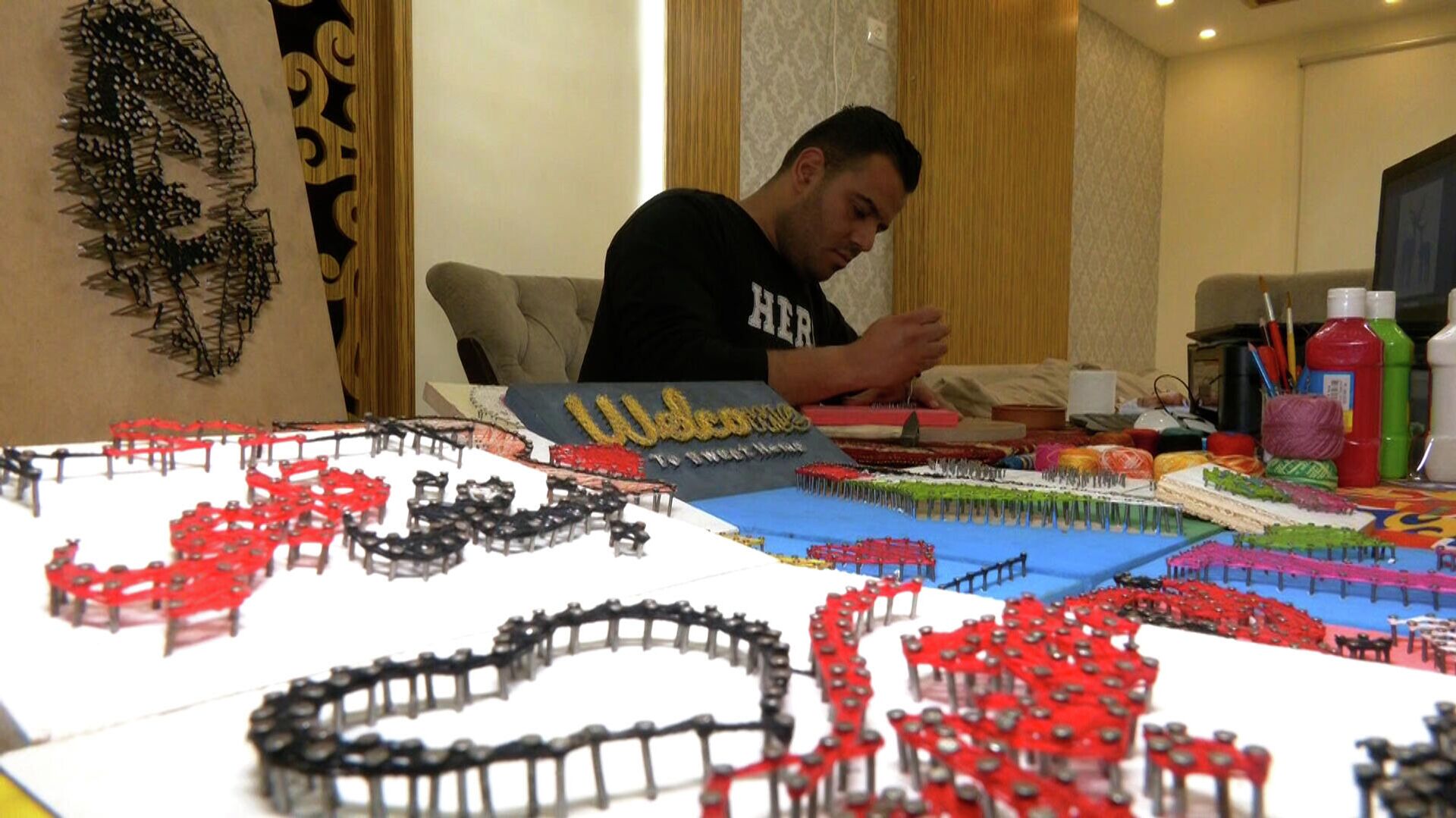 نعيم معروف، فلسطيني يشكل لوحات فنية منوعة بالمسمار والخيط، في مدينة غزة، فلسطين نعيم معروف، فلسطيني يشكل لوحات فنية منوعة بالمسمار والخيط، في مدينة غزة، فلسطين - سبوتنيك عربي, 1920, 23.02.2022