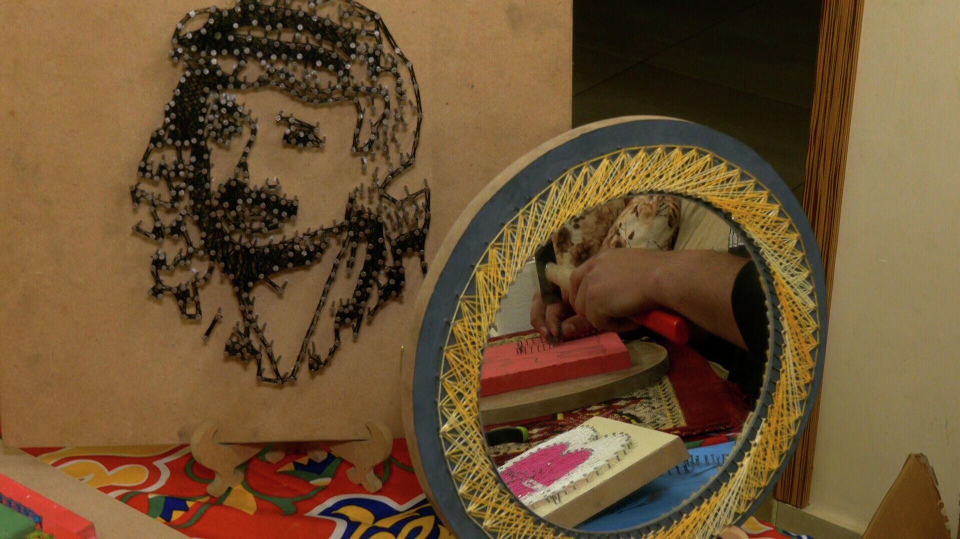 نعيم معروف، فلسطيني يشكل لوحات فنية منوعة بالمسمار والخيط، في مدينة غزة، فلسطين نعيم معروف، فلسطيني يشكل لوحات فنية منوعة بالمسمار والخيط، في مدينة غزة، فلسطين - سبوتنيك عربي, 1920, 23.02.2022