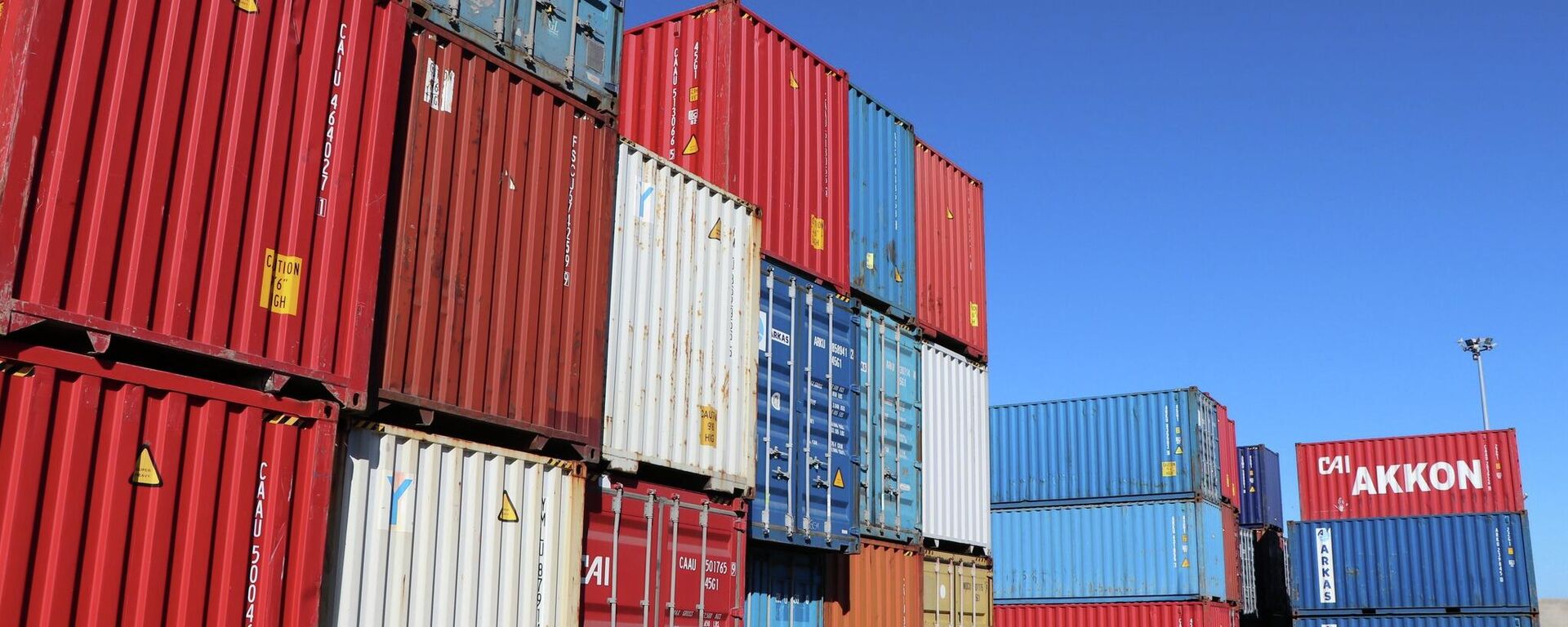 حاويات نفايات منزلية إيطالية في ميناء سوسة بتونس  - سبوتنيك عربي, 1920, 04.01.2023