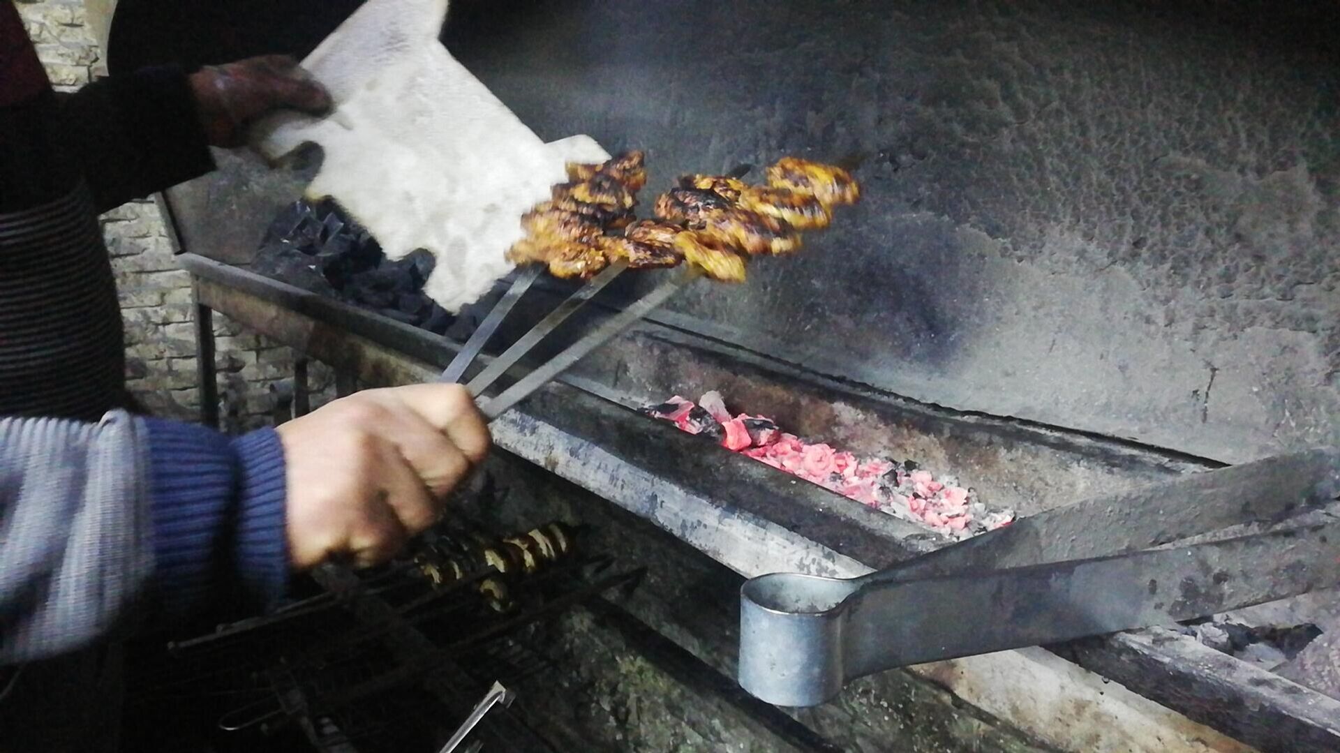 زوجان من عشاق (الكباب الحلبي) يبتكران آلة لصنعه - سبوتنيك عربي, 1920, 27.02.2022