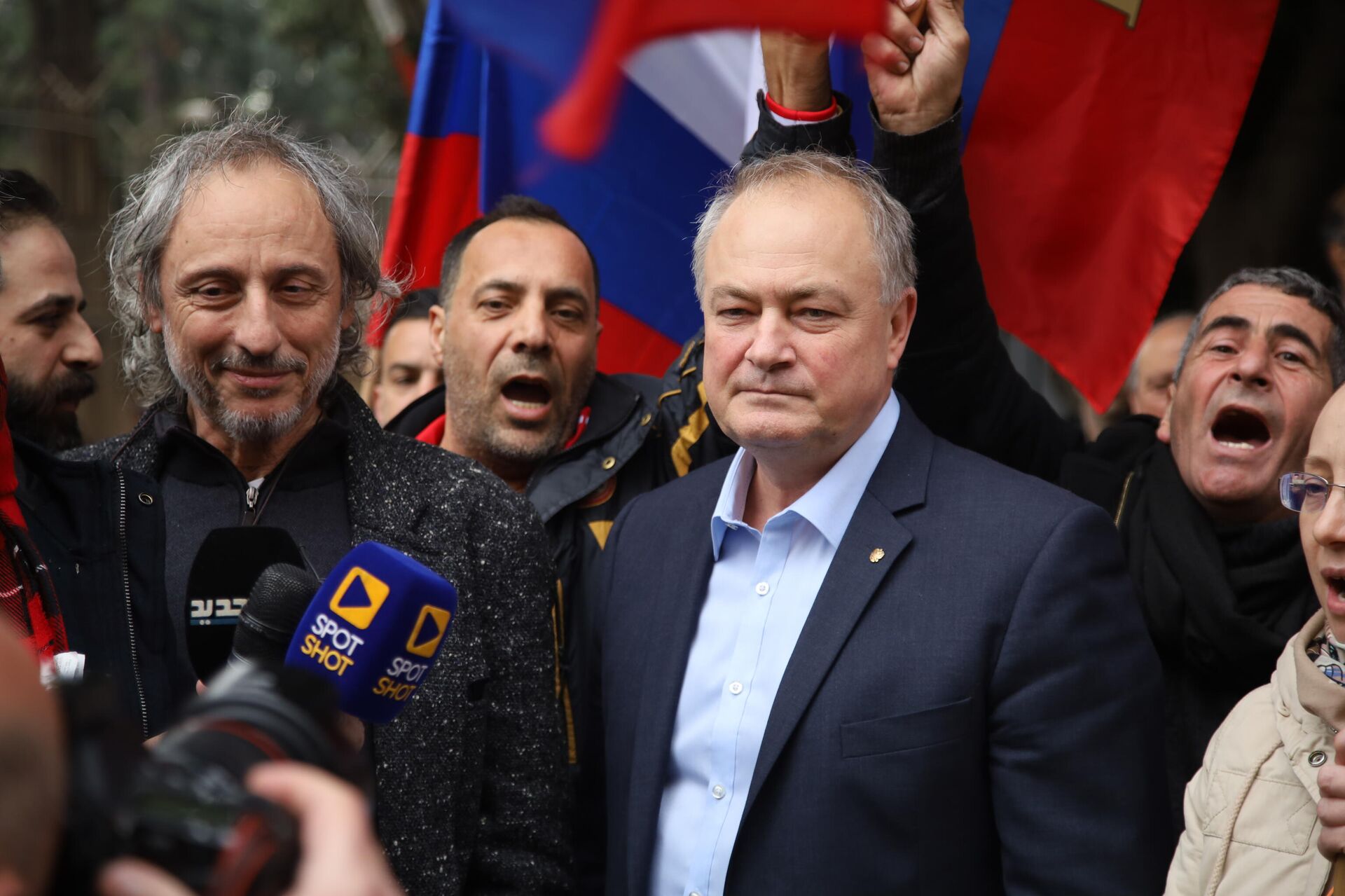 السفير الروسي في لبنان ألكسندر روداكوف خلال تظاهرة في بيروت دعما للعملية الروسية في أوكرانيا
 - سبوتنيك عربي, 1920, 03.03.2022