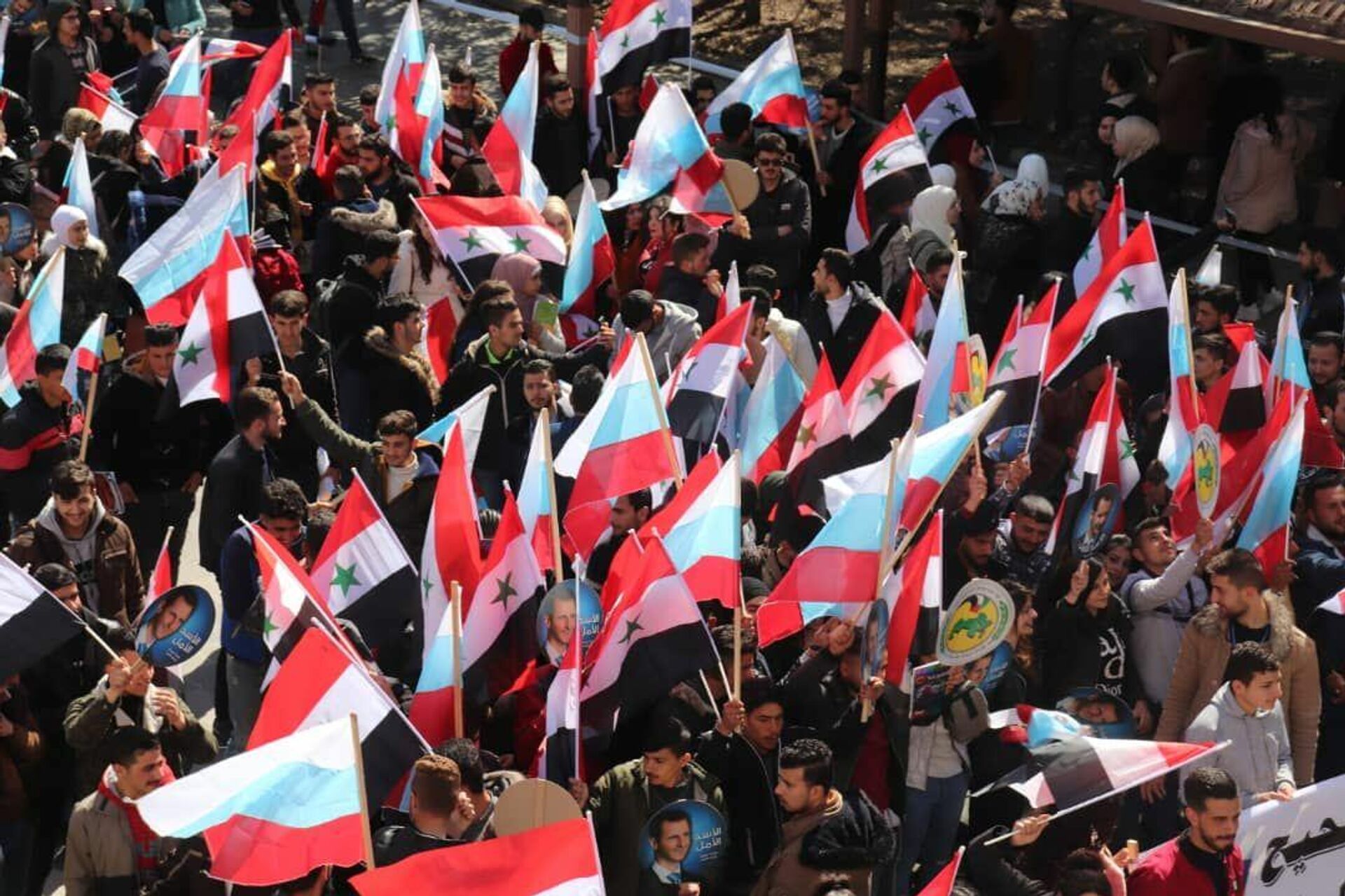 مظاهرات طلابية في حمص: مع روسيا لكبح النازية وإعادة التوازن العالمي وتصحيح التاريخ
 - سبوتنيك عربي, 1920, 08.03.2022