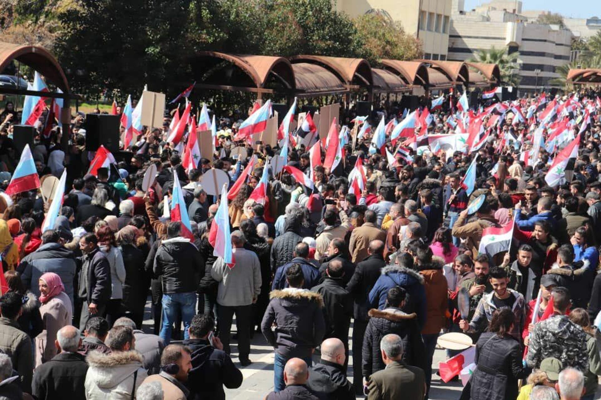 مظاهرات طلابية في حمص: مع روسيا لكبح النازية وإعادة التوازن العالمي وتصحيح التاريخ
 - سبوتنيك عربي, 1920, 08.03.2022