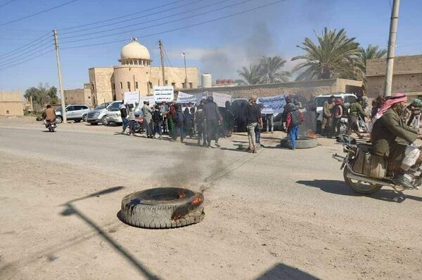 مظاهرات في ريف دير الزور بسوريا تنديدا بممارسات الجيش الأمريكي وتنظيم قسد - سبوتنيك عربي