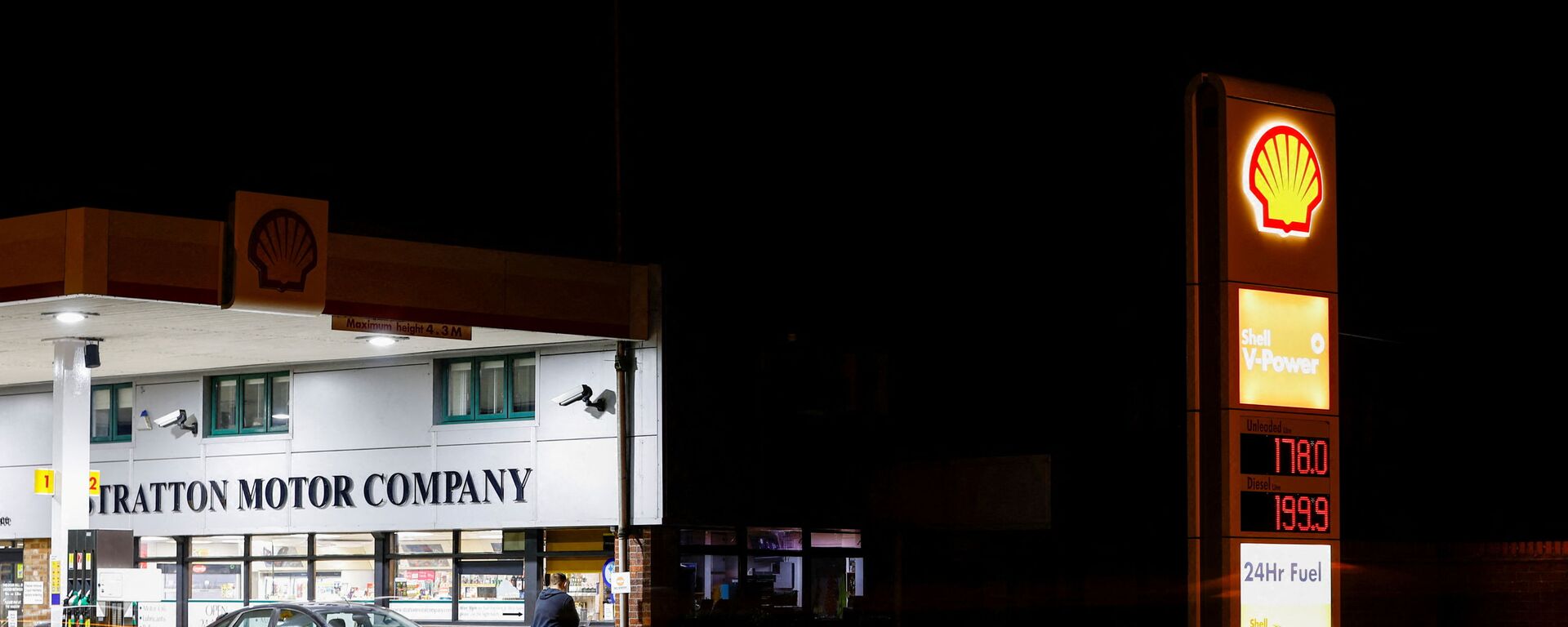 طوابير لتعبئة البنزين في لونغ ستراتون، بريطانيا 10 مارس 2022 - سبوتنيك عربي, 1920, 23.03.2022