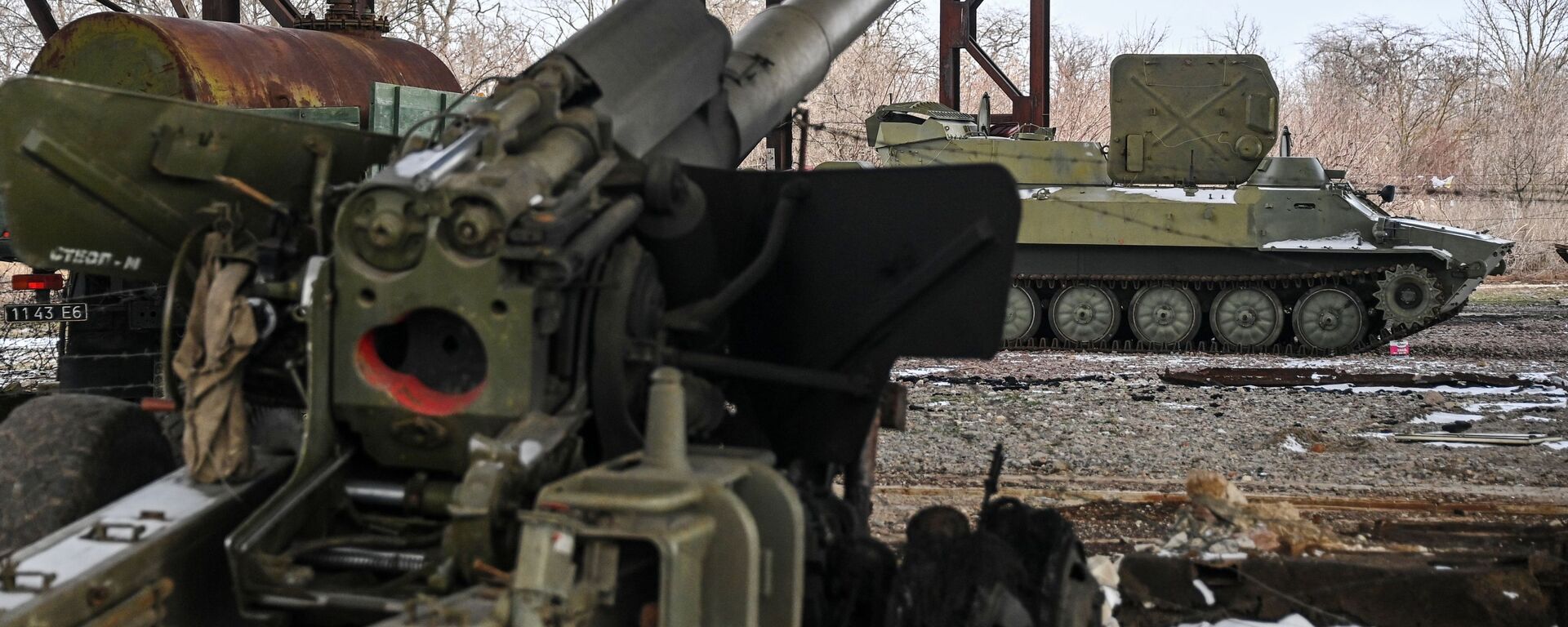 معدات عسكرية من وحدة مدفعية كانت تابعة للقوات المسلحة الأوكرانية في بيرديانسك، أوكرانيا 12 مارس 2022 - سبوتنيك عربي, 1920, 20.11.2022