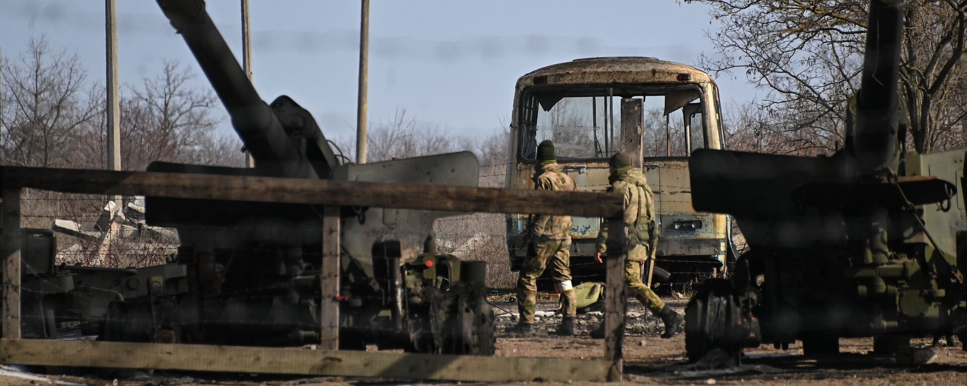 مدفع هاوتزر من وحدة مدفعية تركتها القوات المسلحة الأوكرانية في بيرديانسك، أوكرانيا 12 مارس 2022 - سبوتنيك عربي, 1920, 23.05.2022