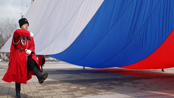 قوزاق حرس الشرف التابع لجيش كوبان في حفل رسمي لرفع علم روسيا في كراسنودار، روسيا 18 مارس 2022 - سبوتنيك عربي