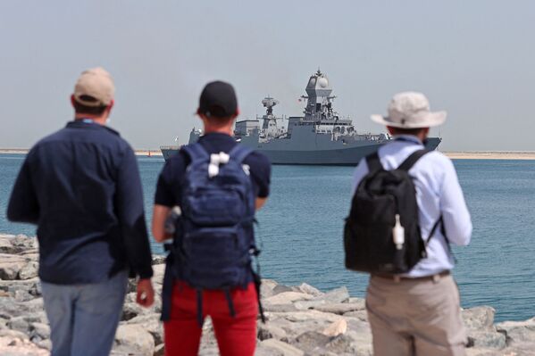 وصول السفينة الحربية الهندية INS Kolkata إلى ميناء حمد خلال معرض ومؤتمر الدوحة الدولي للدفاع البحري (DIMDEX) في الدوحة، قطر 20 مارس 2022. - سبوتنيك عربي