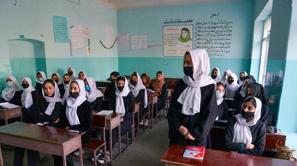 مدرسة بنات ثانوية في كابول بعد إعادة افتتاحها من جانب حركة طالبان، أفغانستان، 23 مارس/ آذار 2022 - سبوتنيك عربي