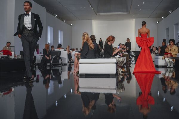 عرض أزياء خريف وشتاء 2022 من رالف لورين، في نيويورك، الولايات المتحدة 22 مارس 2022 - سبوتنيك عربي