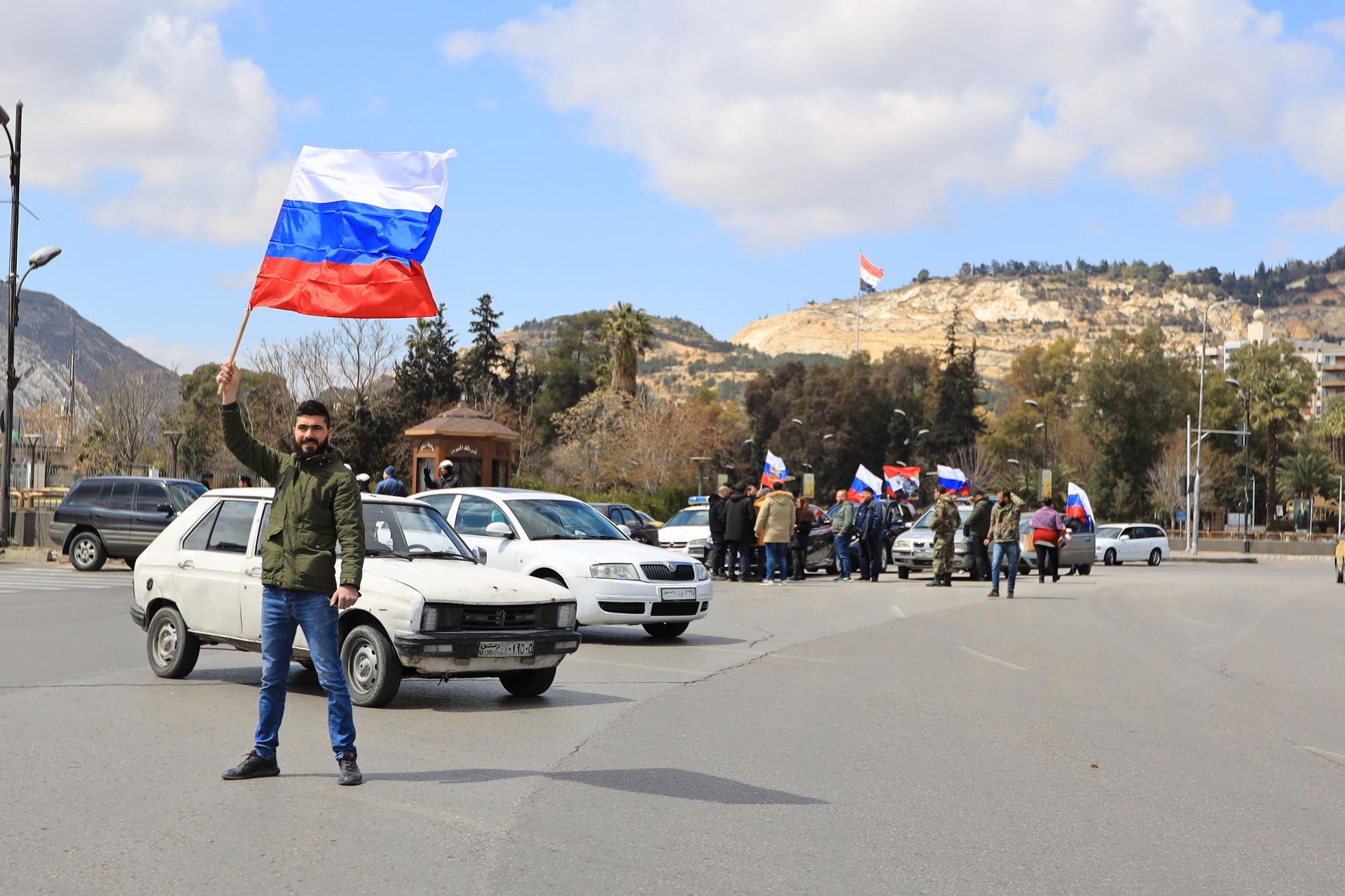 شبان سوريين يجولون بسياراتهم شوارع دمشق دعما لروسيا - سبوتنيك عربي, 1920, 25.03.2022