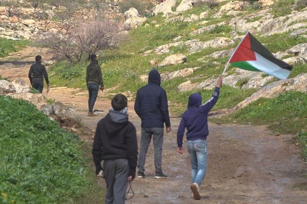 مواجهات بين فلسطينيين وقوات الجيش الإسرائيلي في بلدة دجن شمالي الضفة الغربية - سبوتنيك عربي