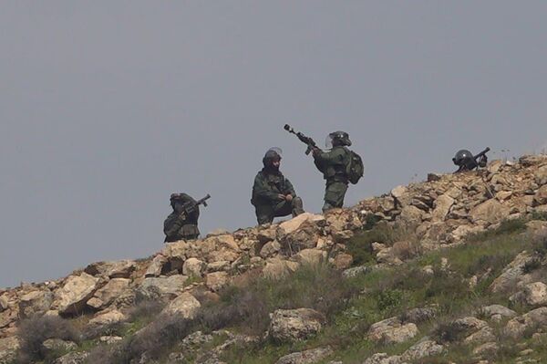 مواجهات بين فلسطينيين وقوات الجيش الإسرائيلي في بلدة دجن شمالي الضفة الغربية - سبوتنيك عربي