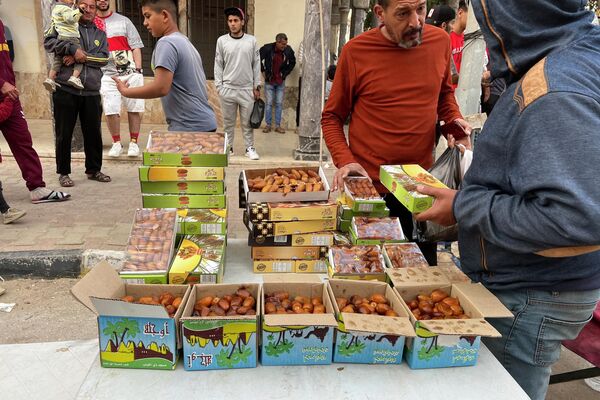 عودة الأسواق الشعبية الرمضانية في بنغازي وسط الدمار - سبوتنيك عربي