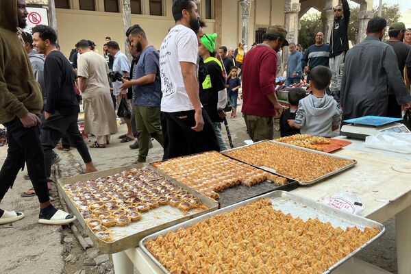 عودة الأسواق الشعبية الرمضانية في بنغازي وسط الدمار
 - سبوتنيك عربي