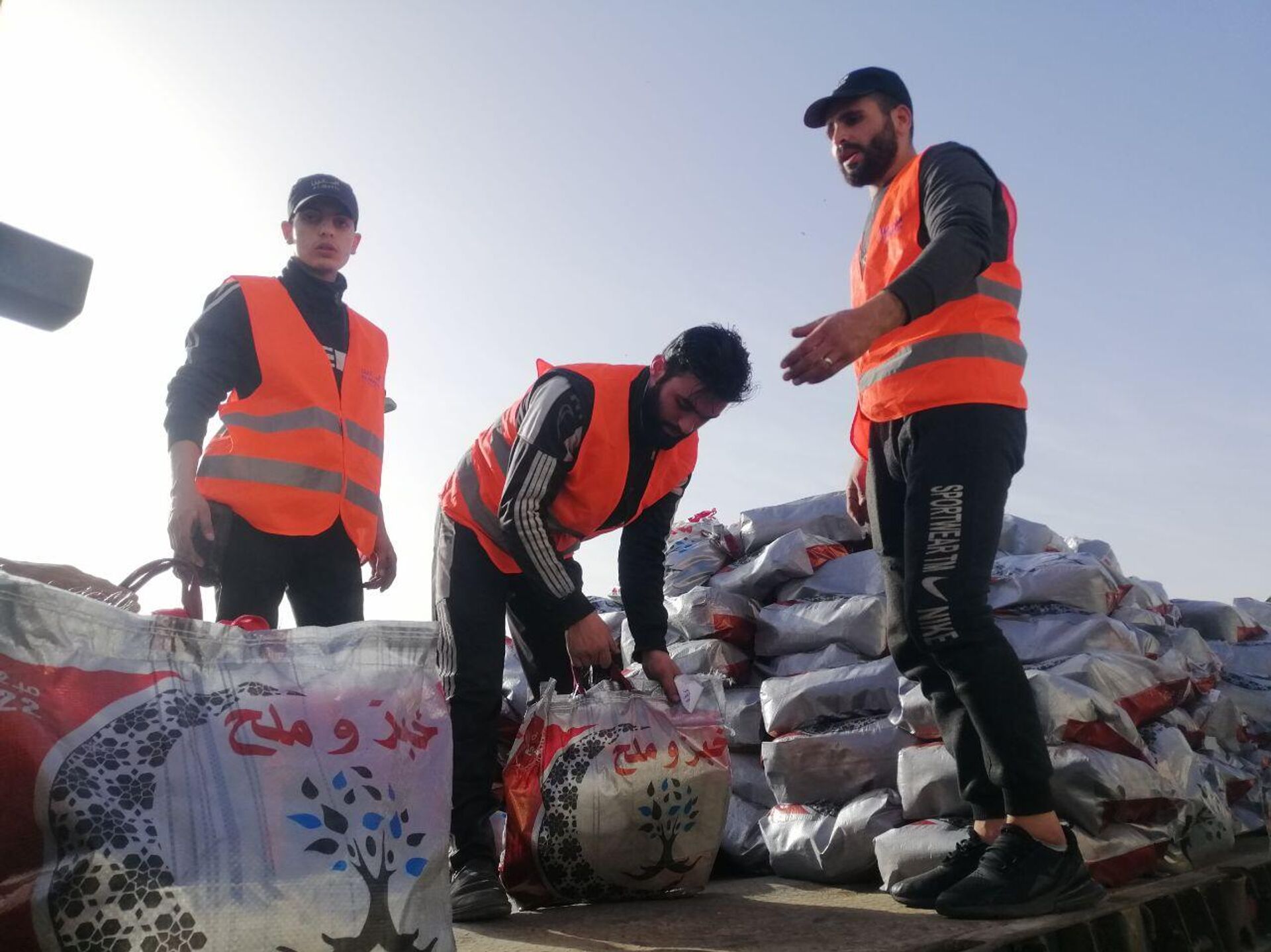 خبز وملح.. صناعيون وتجار يؤازرون فقراء حمص خلال رمضان المبارك
 - سبوتنيك عربي, 1920, 06.04.2022