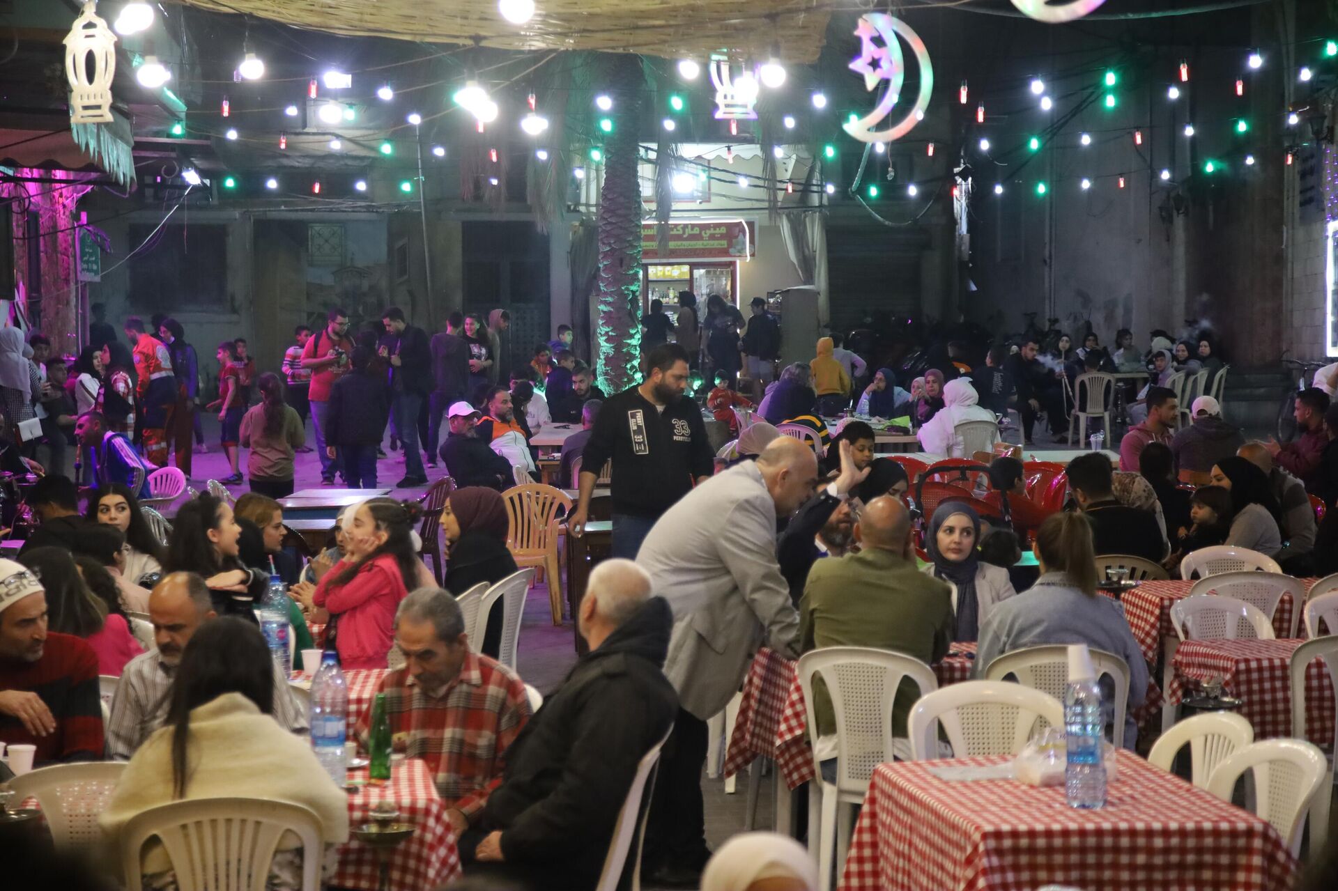 ليالي رمضانية ساحرة في مدينة صيدا القديمة... الساحات والشوارع تزدحم بالزائرين - سبوتنيك عربي, 1920, 09.04.2022