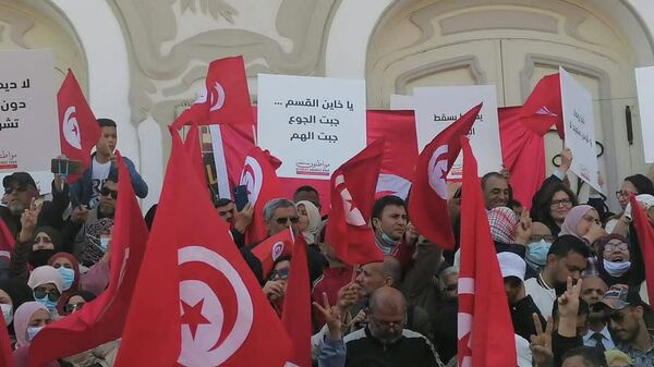 أنصار حركة النهضة يحتجون رفضا لحل البرلمان في تونس - سبوتنيك عربي