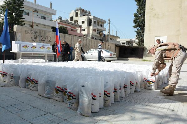 الجيش الروسي يوزّع مساعدات إنسانية لفقراء اللاذقية - سبوتنيك عربي