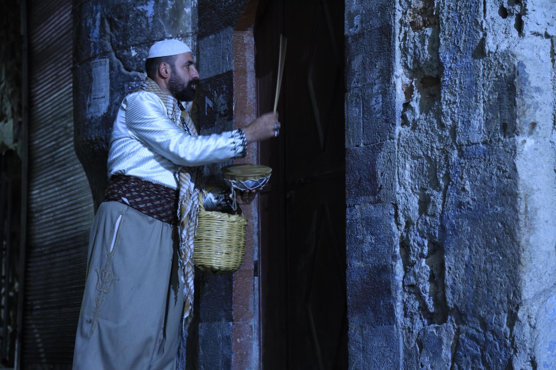 المسحراتي أبو الهيجاء، مسحراتي حي القيمرية الدمشقي - سبوتنيك عربي, 1920, 13.04.2022