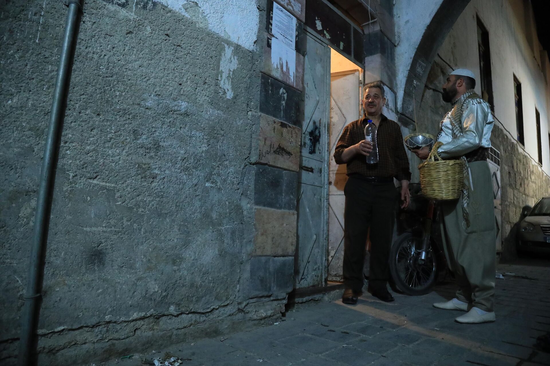 المسحراتي أبو الهيجاء، مسحراتي حي القيمرية الدمشقي - سبوتنيك عربي, 1920, 13.04.2022