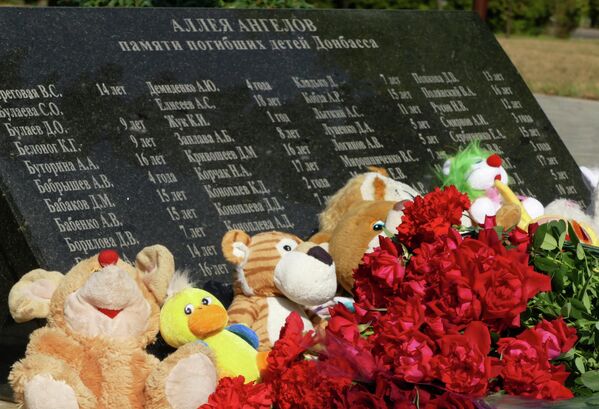 في 5 مايو/ أيار 2015، تم فتتاح نصب تذكاري &quot;مسار الملائكة&quot;، في حديقة &quot;لينين&quot;، في دونيتسك، لإحياء ذكرى الأطفال الذين لقوا حتفهم خلال الصراع في جنوب شرقي أوكرانيا. - سبوتنيك عربي
