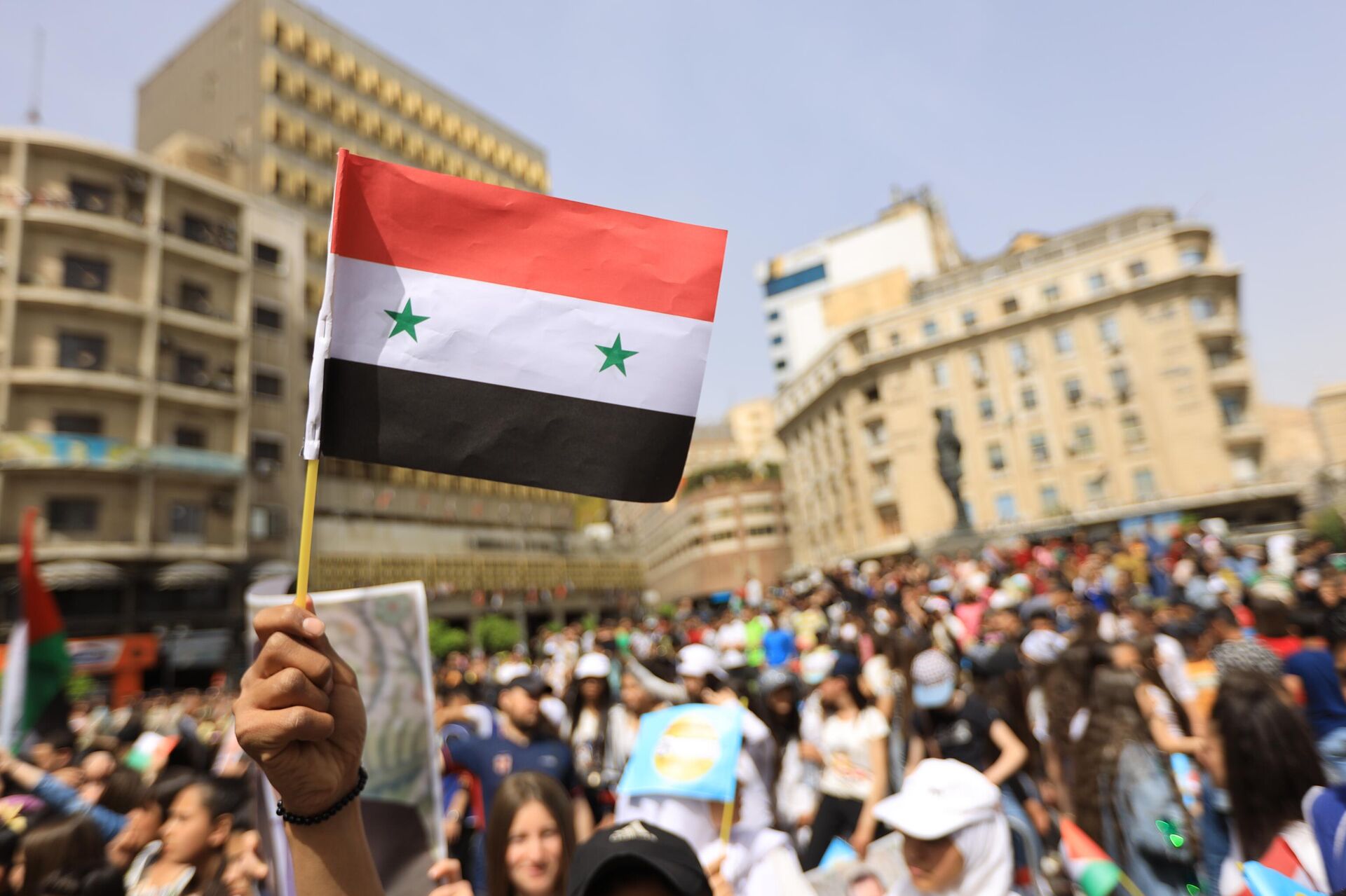 احتفالات شبابية بعيد استقلال سوريا في ساحة يوسف العظمة بدمشق - سبوتنيك عربي, 1920, 17.04.2022