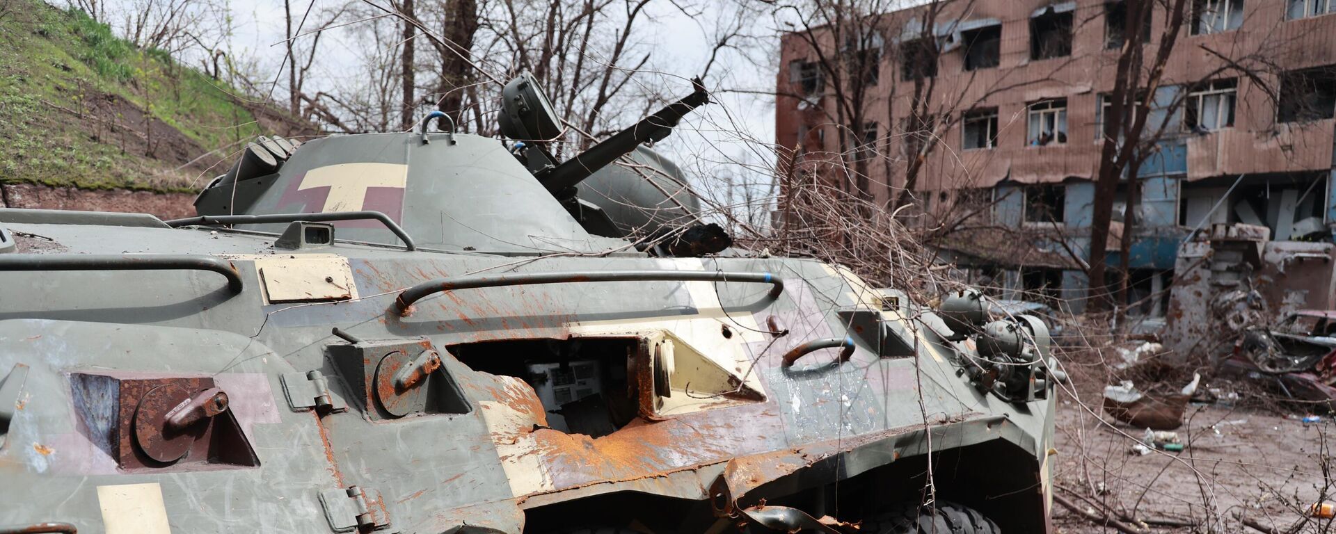معدات عسكرية أوكرانية محروقة في مصنع المعادن باسم لينين المحرر في ماريوبول، أوكرانيا 18 أبريل 2022 - سبوتنيك عربي, 1920, 15.06.2023