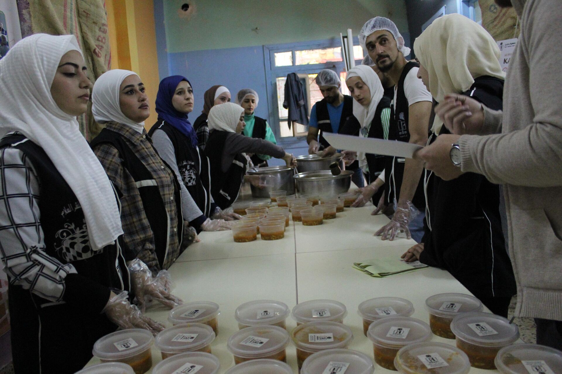 مبادرة لإطعام الصائمين المسيحيين والمسلمين في حمص - سبوتنيك عربي, 1920, 21.04.2022