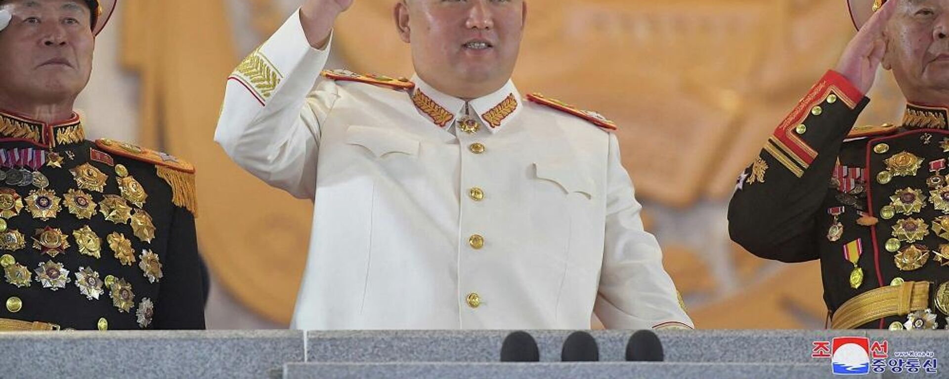 زعيم كوريا الشمالية، كيم جونغ أون، يشارك في عرض عسكري كبير أقيم في ساحة كيم إيل سونغ في بيونغ يانغ، 26 نيسان/ أبريل 2022 - سبوتنيك عربي, 1920, 05.01.2024