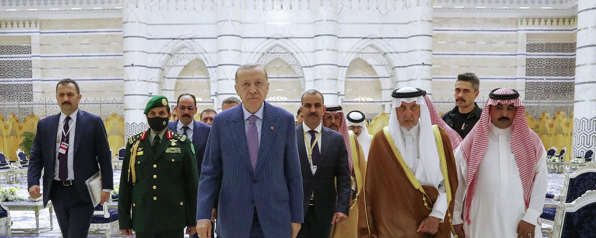 أمير مكة المكرمة، الأمير خالد الفيصل آل سعود، يستقبل الرئيس التركي، رجب طيب أردوغان، في مطار الملك عبد العزيز الدولي، جدة، المملكة العربية السعودية، 28 نيسان/ أبريل 2022 - سبوتنيك عربي, 1920, 03.05.2022