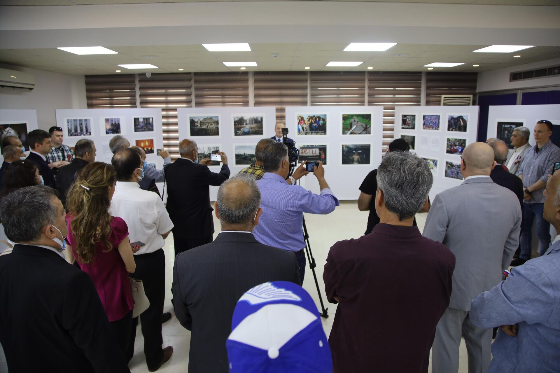 معرض صور عن معاناة إقليم الدونباس، في البيت الروسي في بيروت، بحضور السفير الروسي في لبنان، 28 أبريل 2022 - سبوتنيك عربي, 1920, 29.04.2022